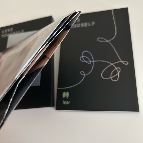BTS Love Yourself Tear R Version Album with Yoongi Suga Photocard - Picture 14 of 15